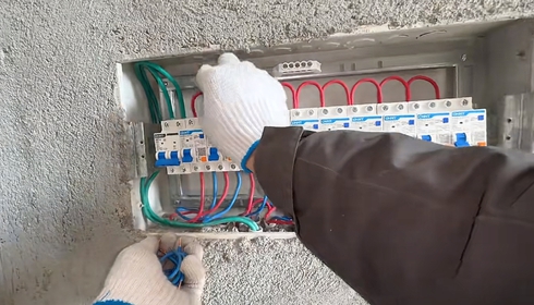 現代配電箱結構