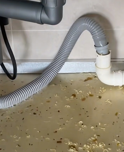 尖沙咀私人屋苑廚房冒水 跨層追兇